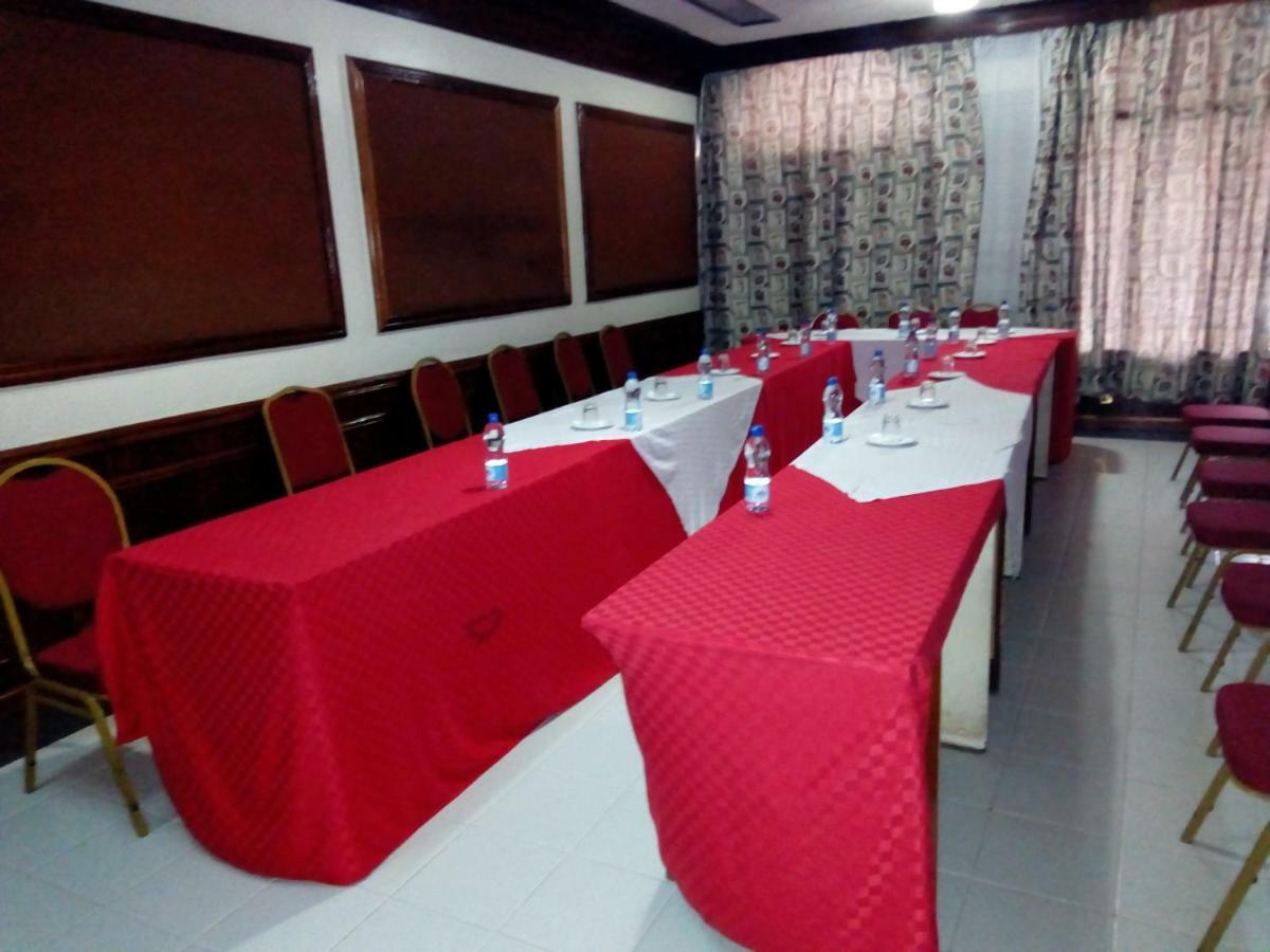 Nanyuki Ibis Hotel Exterior foto